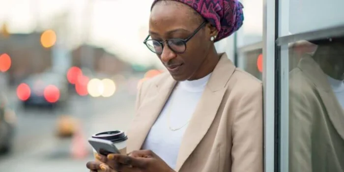 Women chatting with Kid Breukelen Realty Group about home equity